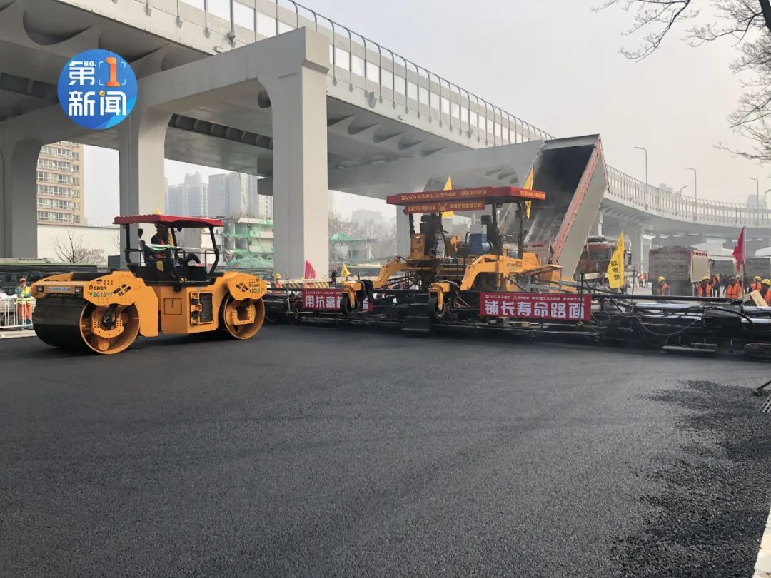 鋪路“變形金剛”來(lái)了！西安昆明路主體即將全面完工！